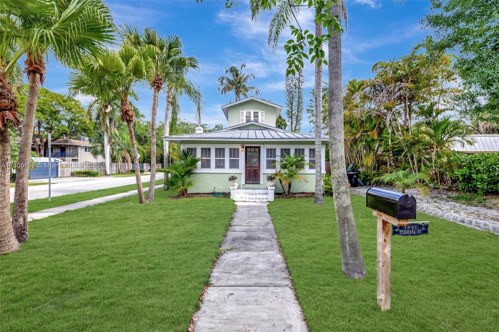 1031 Sw 4th St, Fort Lauderdale, Broward County, Florida - 3 Bedrooms  
2 Bathrooms - 