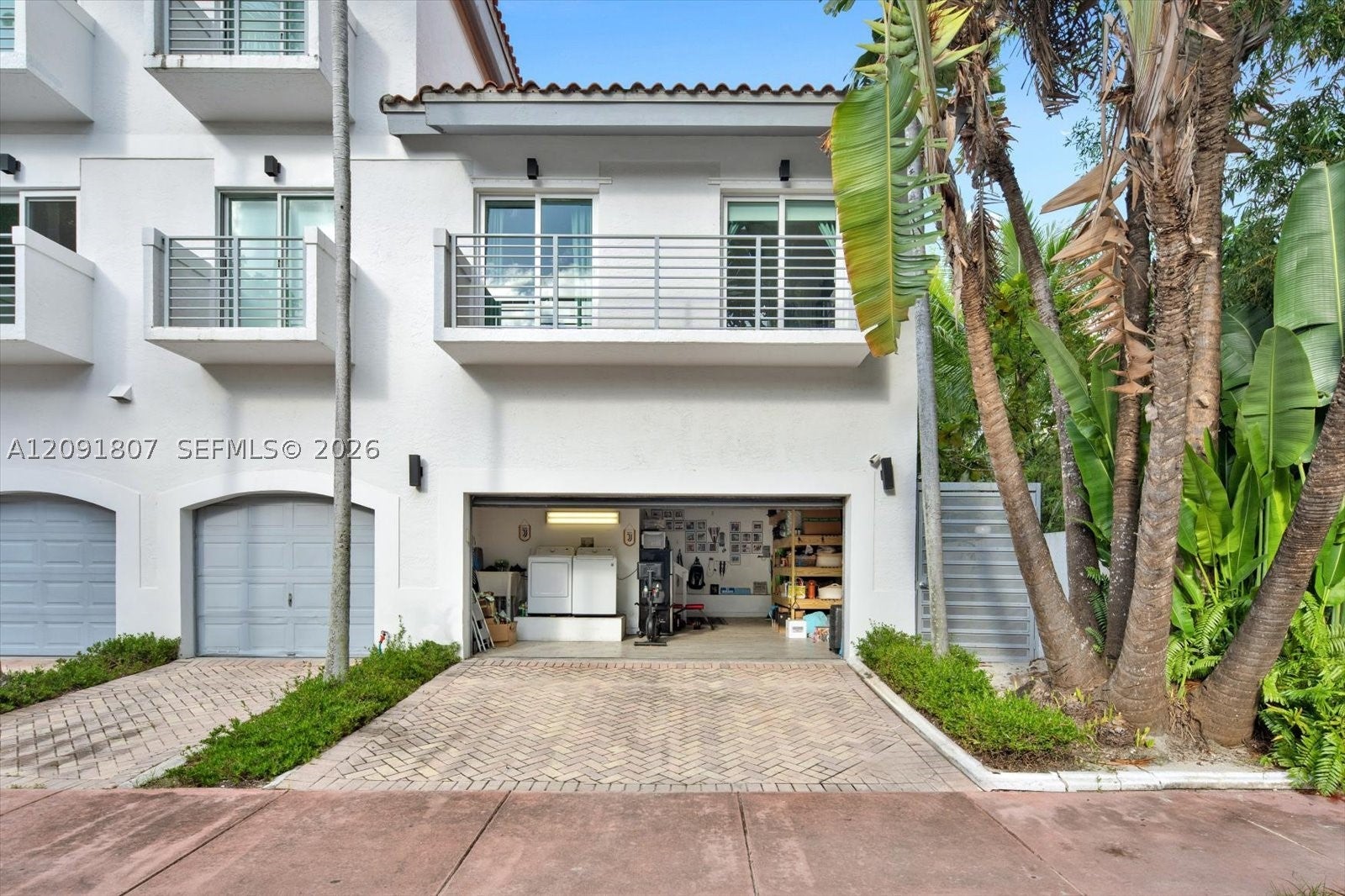 208 Jefferson Ave 101