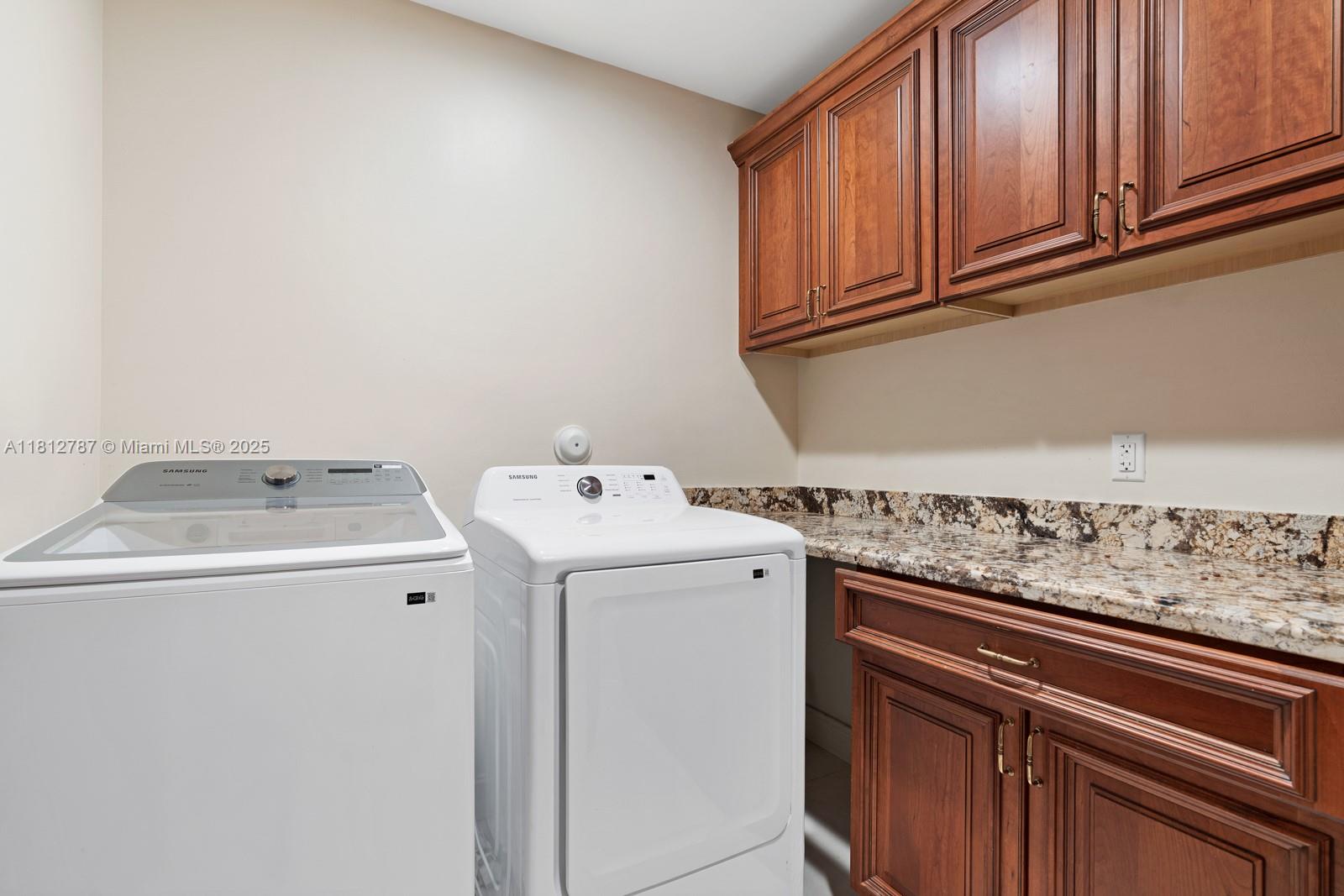 VENETIAN ISLES 3RD SEC - Residential