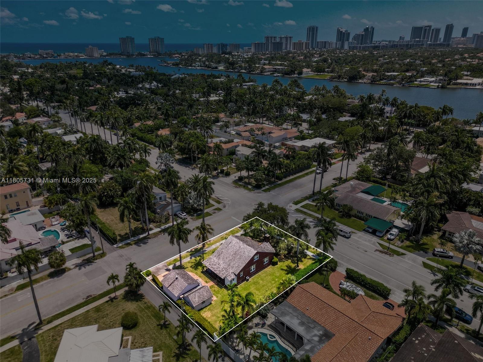 HOLLYWOOD LAKES SECTION - Residential
