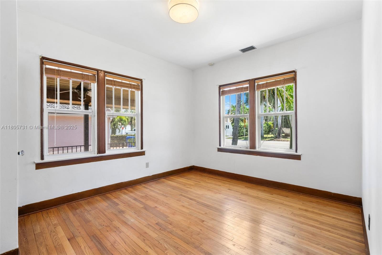 HOLLYWOOD LAKES SECTION - Residential