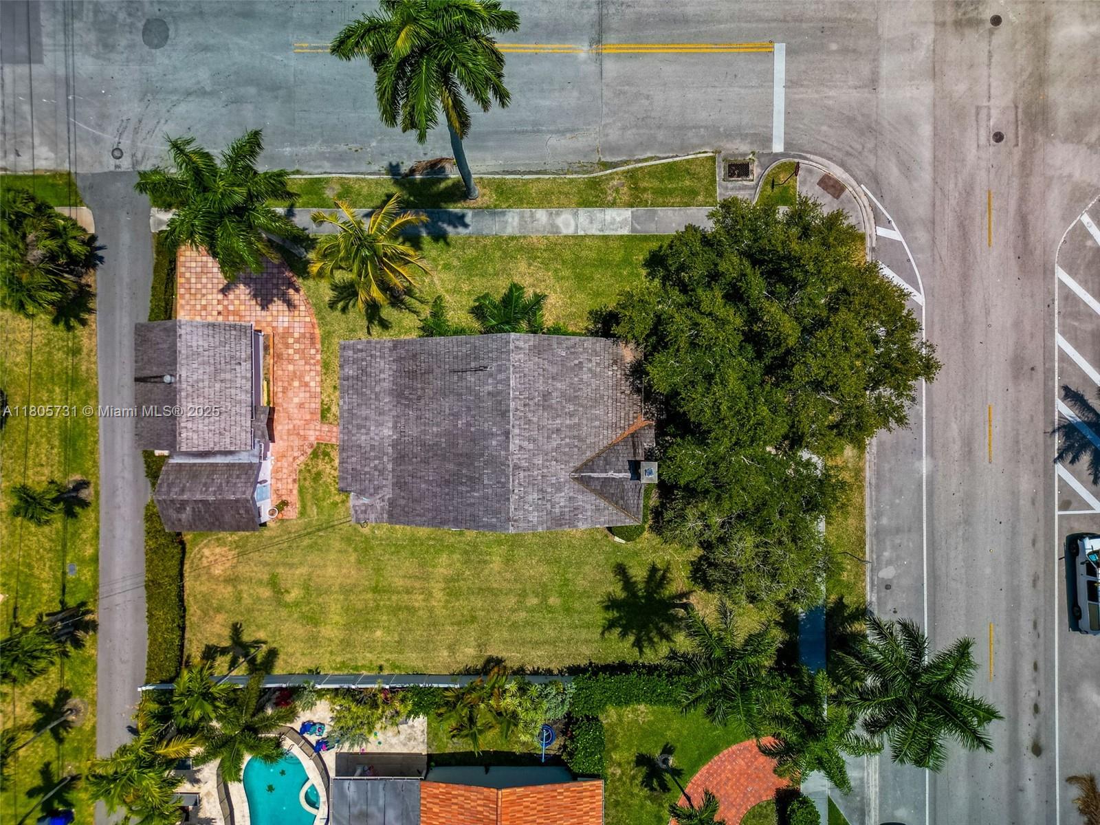 HOLLYWOOD LAKES SECTION - Residential