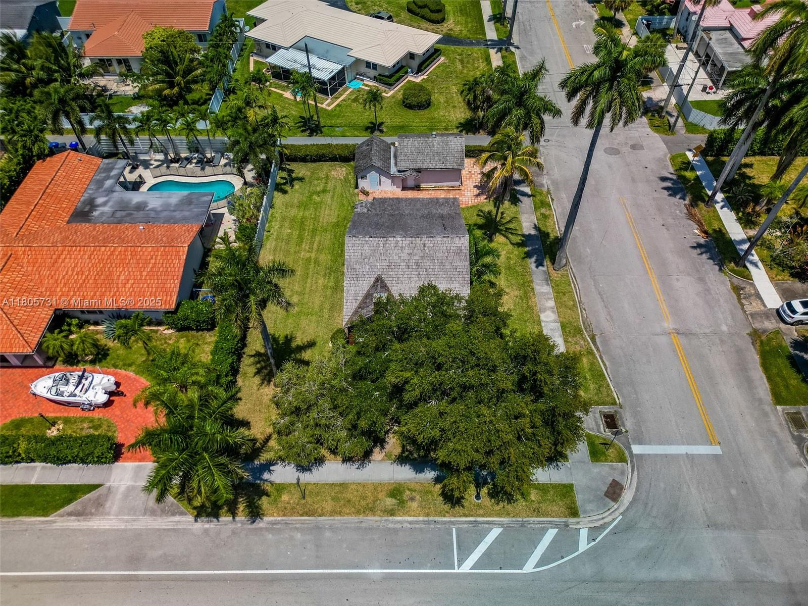 HOLLYWOOD LAKES SECTION - Residential
