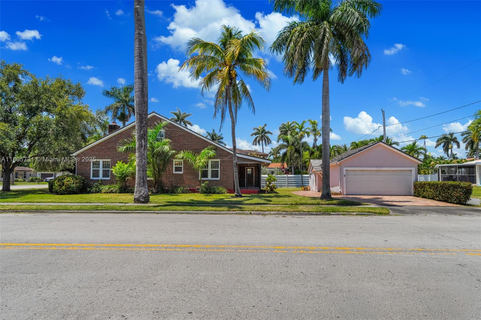 HOLLYWOOD LAKES SECTION - Residential