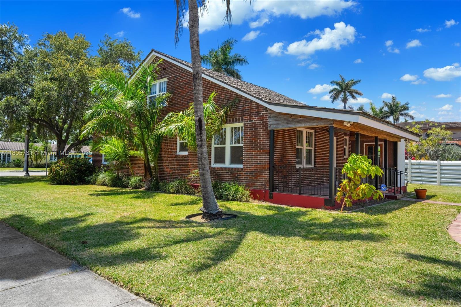 HOLLYWOOD LAKES SECTION - Residential