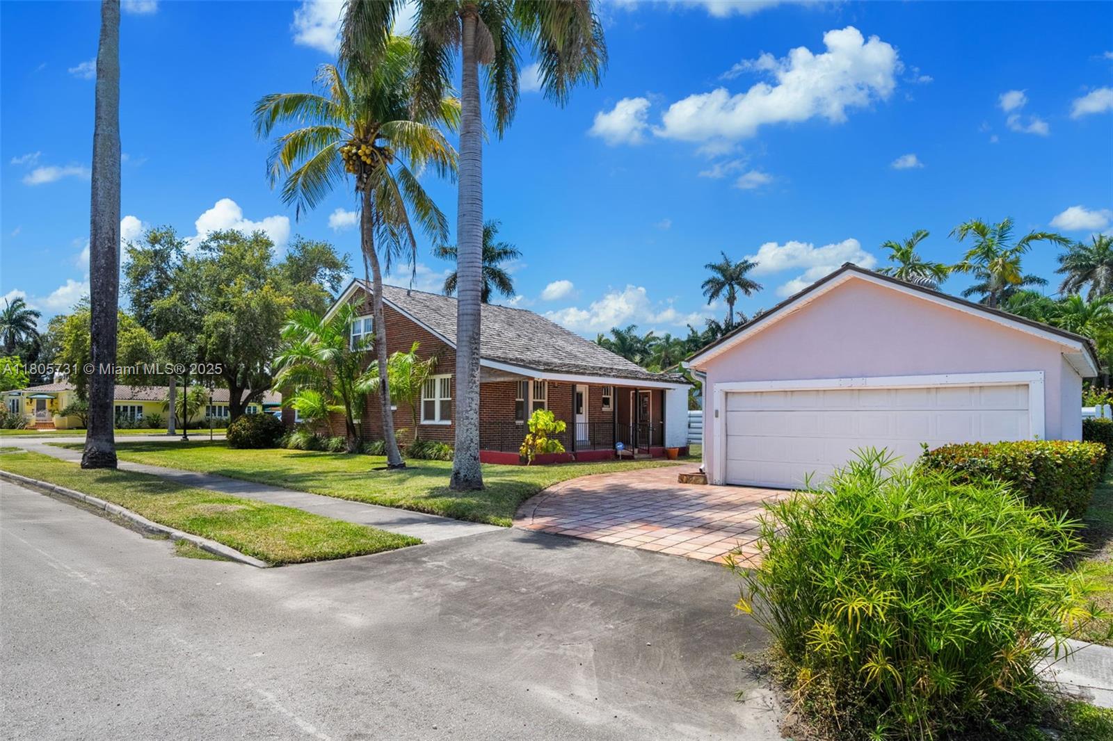 HOLLYWOOD LAKES SECTION - Residential