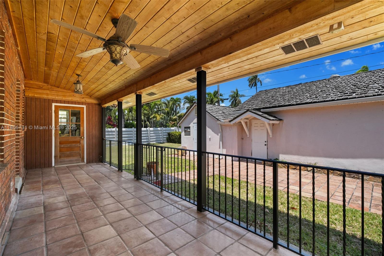 HOLLYWOOD LAKES SECTION - Residential