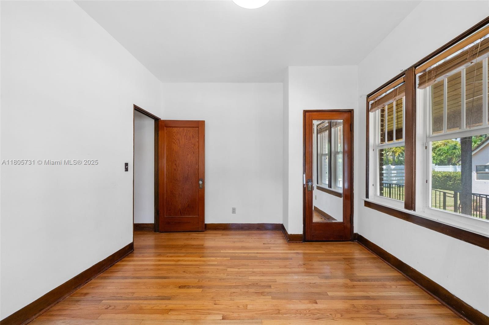 HOLLYWOOD LAKES SECTION - Residential