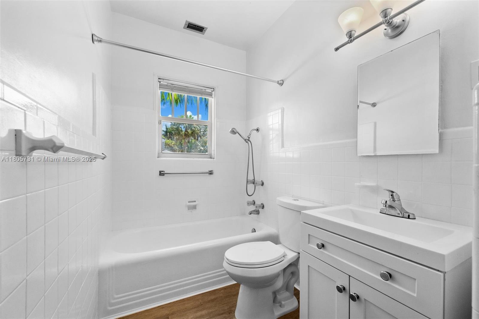 HOLLYWOOD LAKES SECTION - Residential