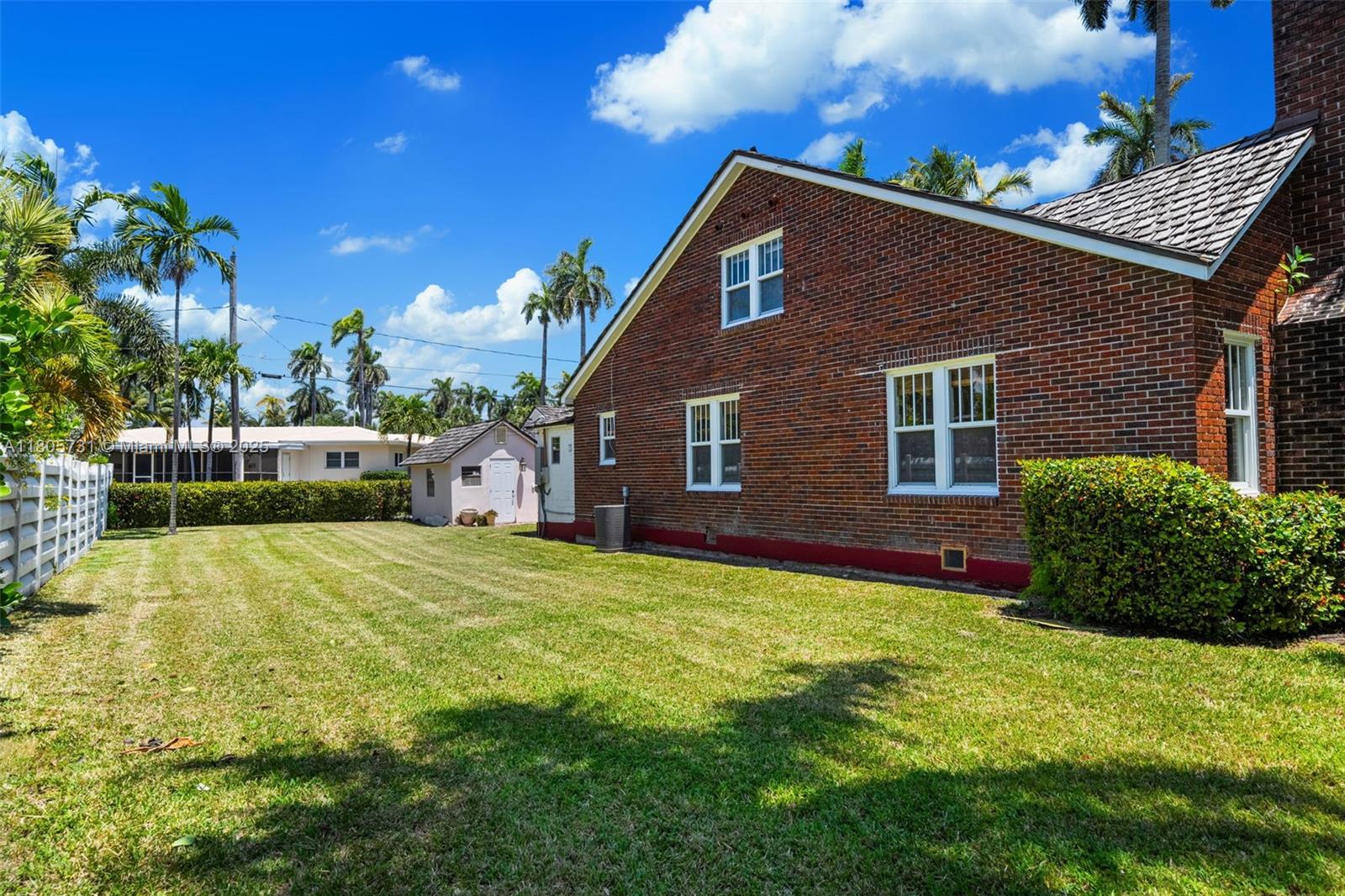 HOLLYWOOD LAKES SECTION - Residential