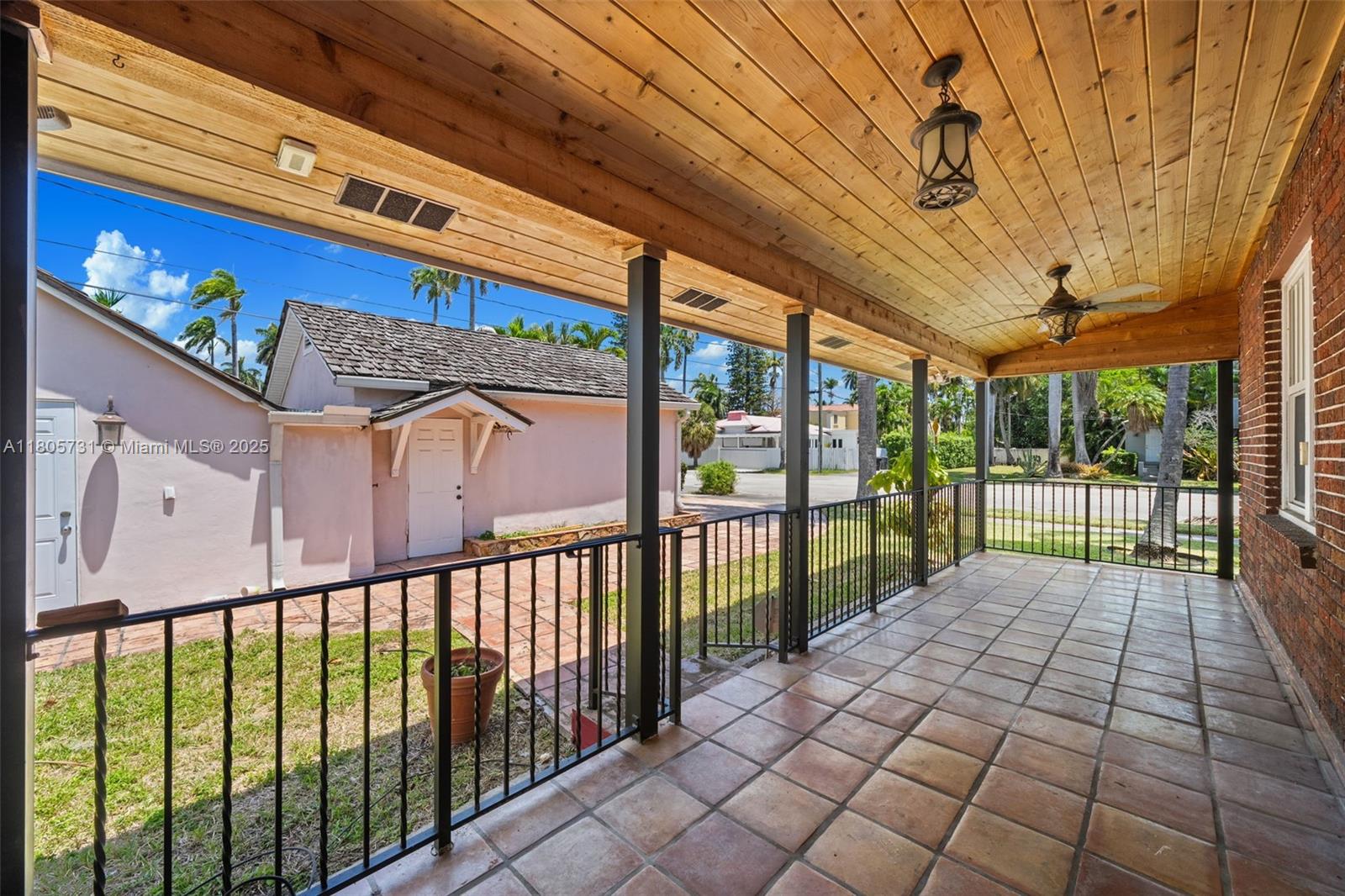 HOLLYWOOD LAKES SECTION - Residential