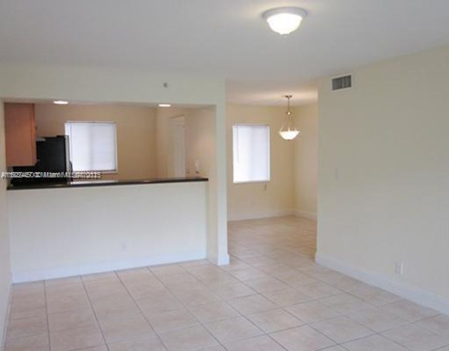 Sundance at Plantation lovely 1/1 condo overlooking canal and the pool. Nicely updated w/ granite countertops and stainless-steel appliances.  The unit has a spacious living and dining area. Convene entry located on the 1st floor. Pr