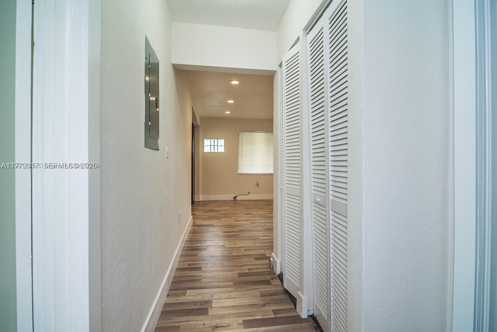 HOLLYWOOD LITTLE RANCHES - Residential