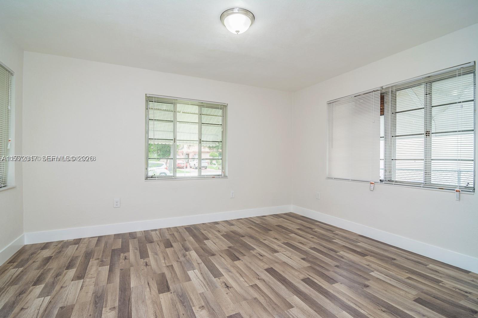 HOLLYWOOD LITTLE RANCHES - Residential