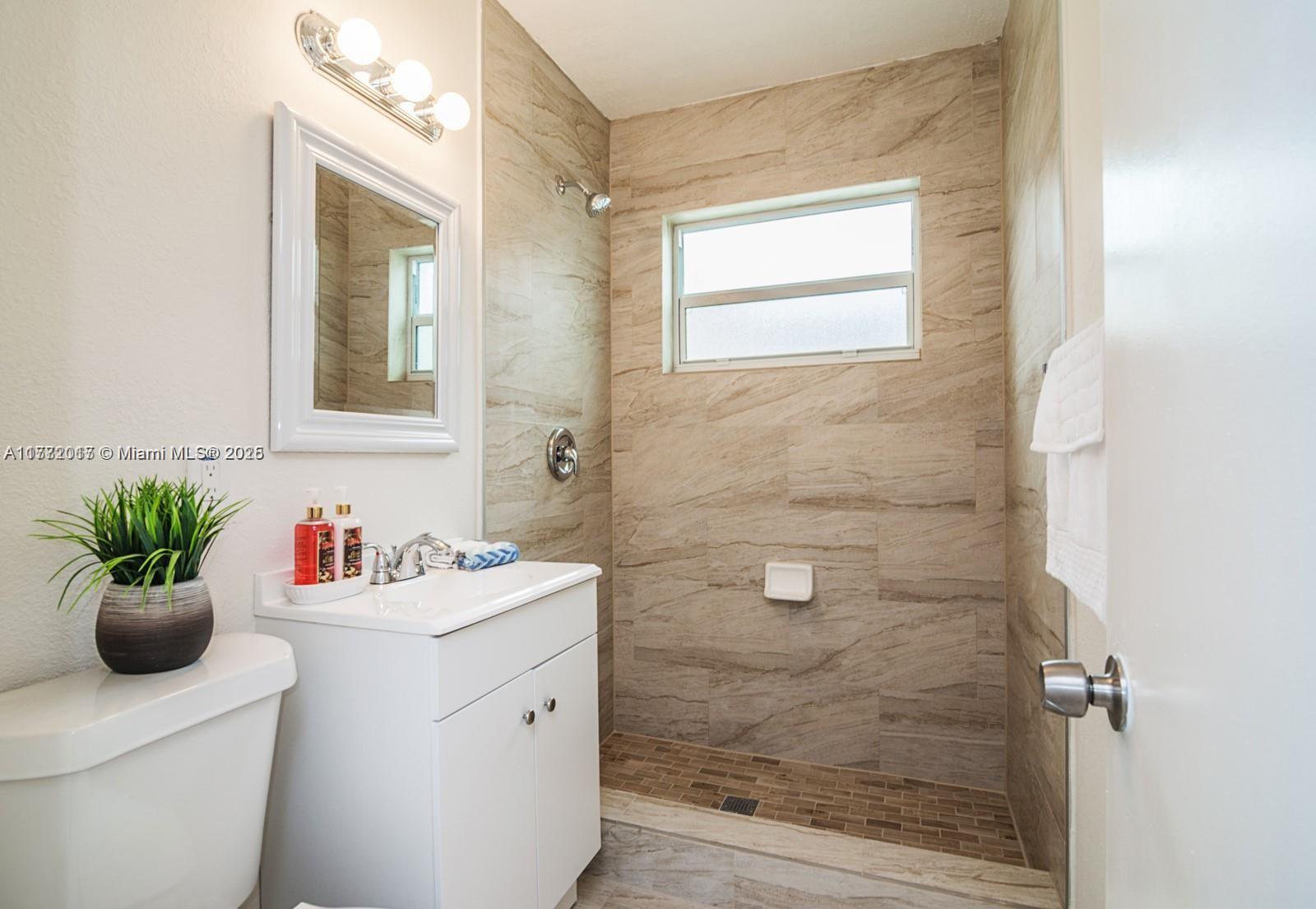 HOLLYWOOD LITTLE RANCHES - Residential