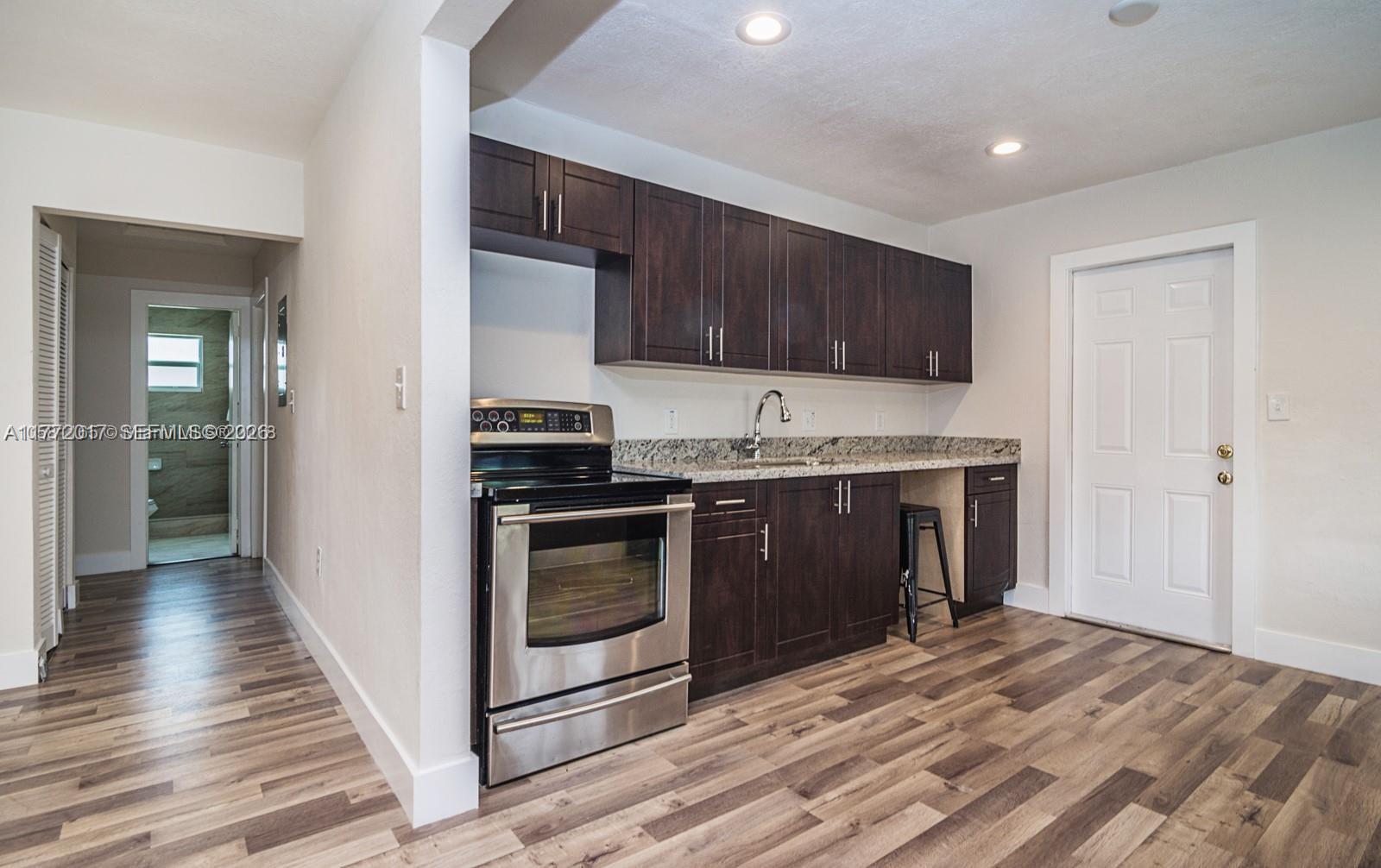 HOLLYWOOD LITTLE RANCHES - Residential