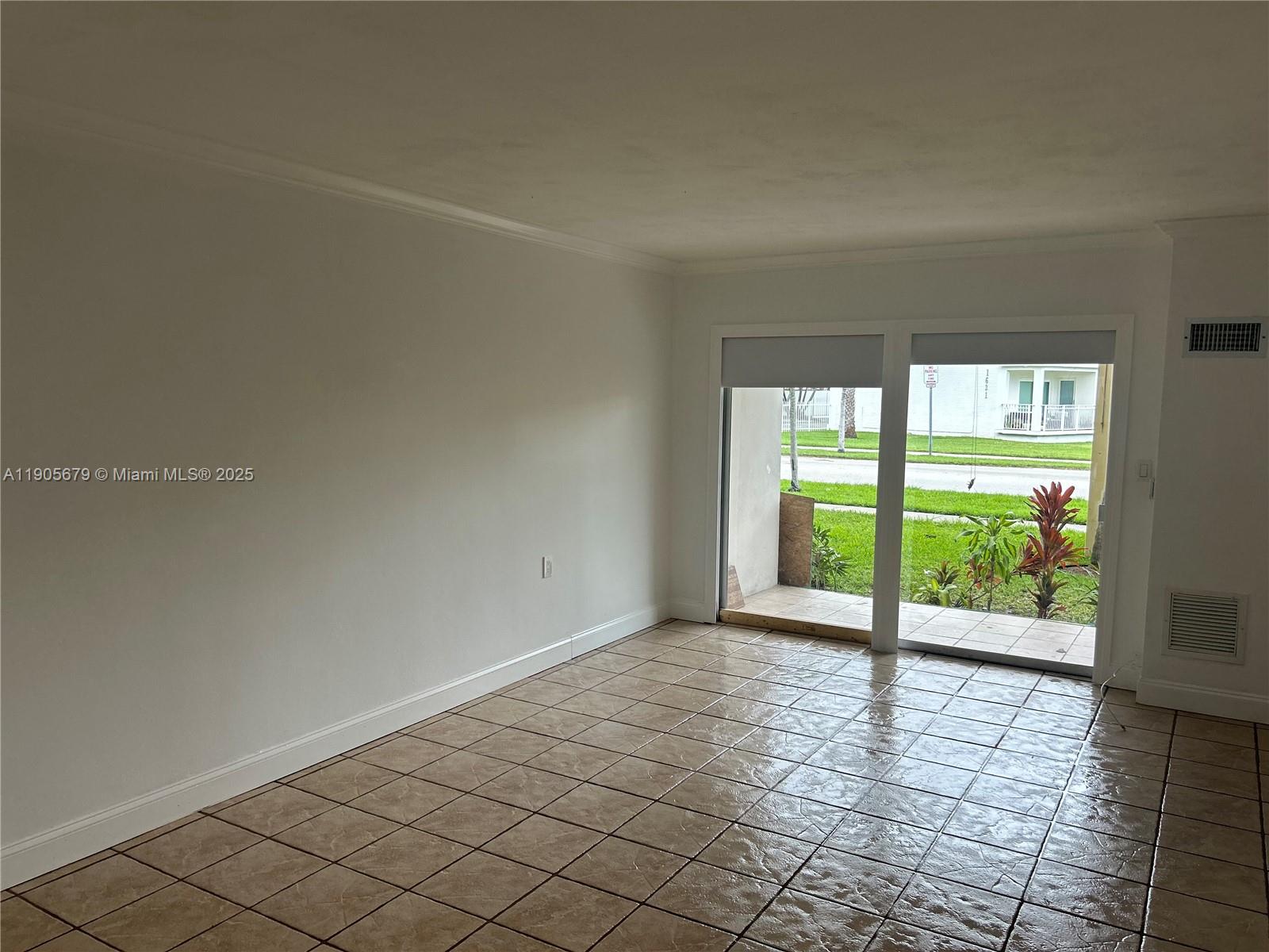 LIDO BAY LODGE CONDOMINIU - Residential Lease