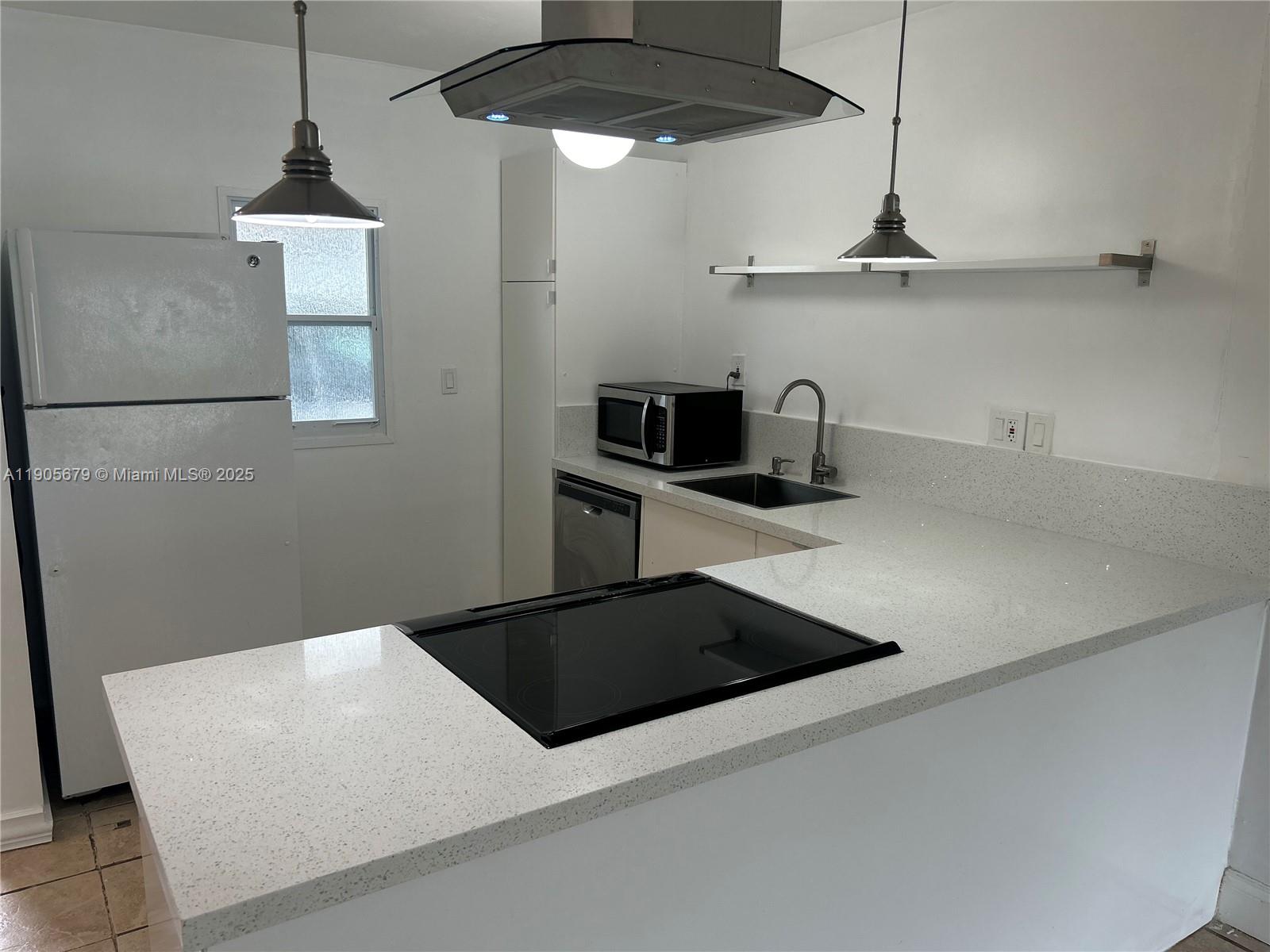 LIDO BAY LODGE CONDOMINIU - Residential Lease