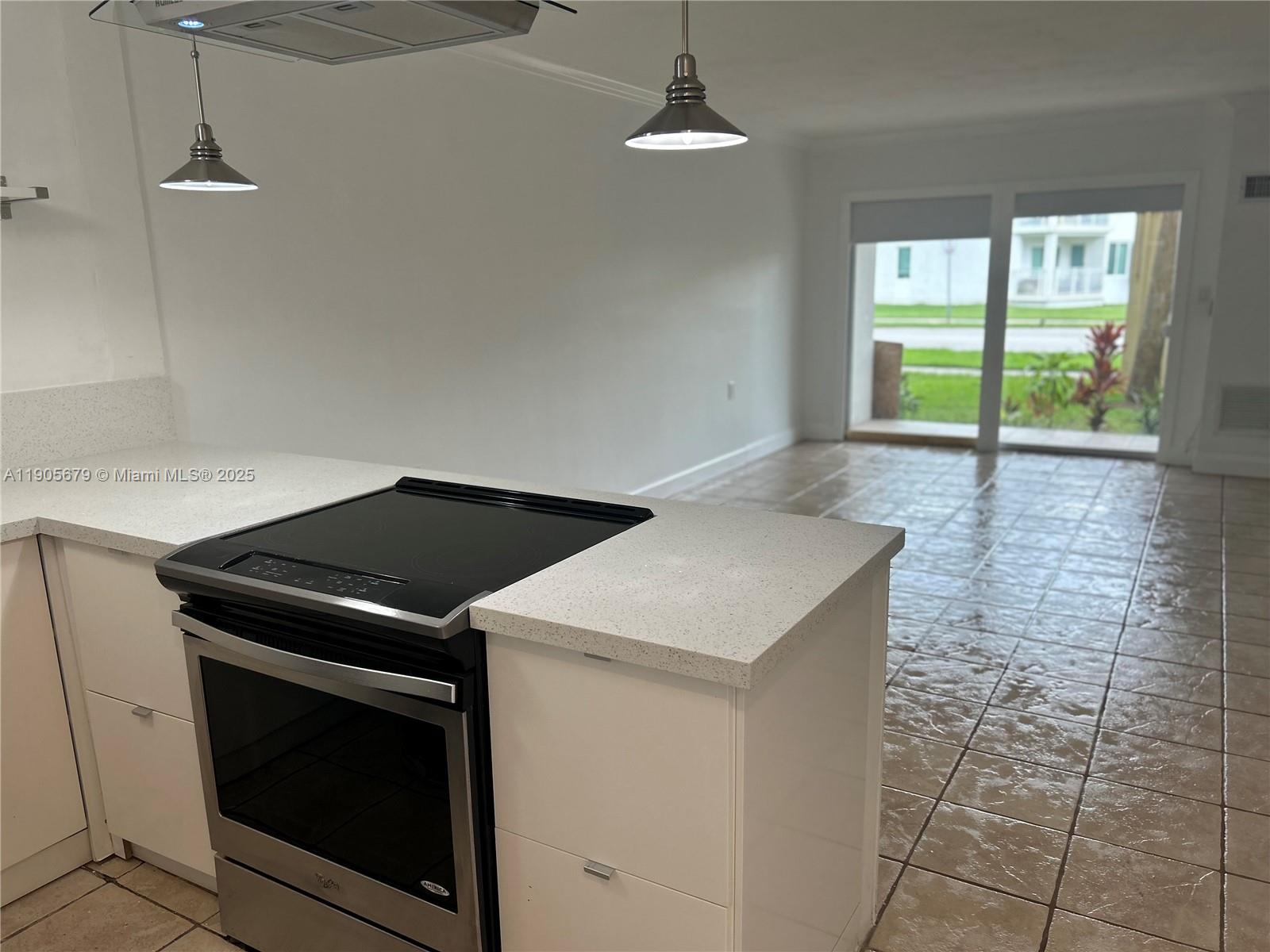 LIDO BAY LODGE CONDOMINIU - Residential Lease