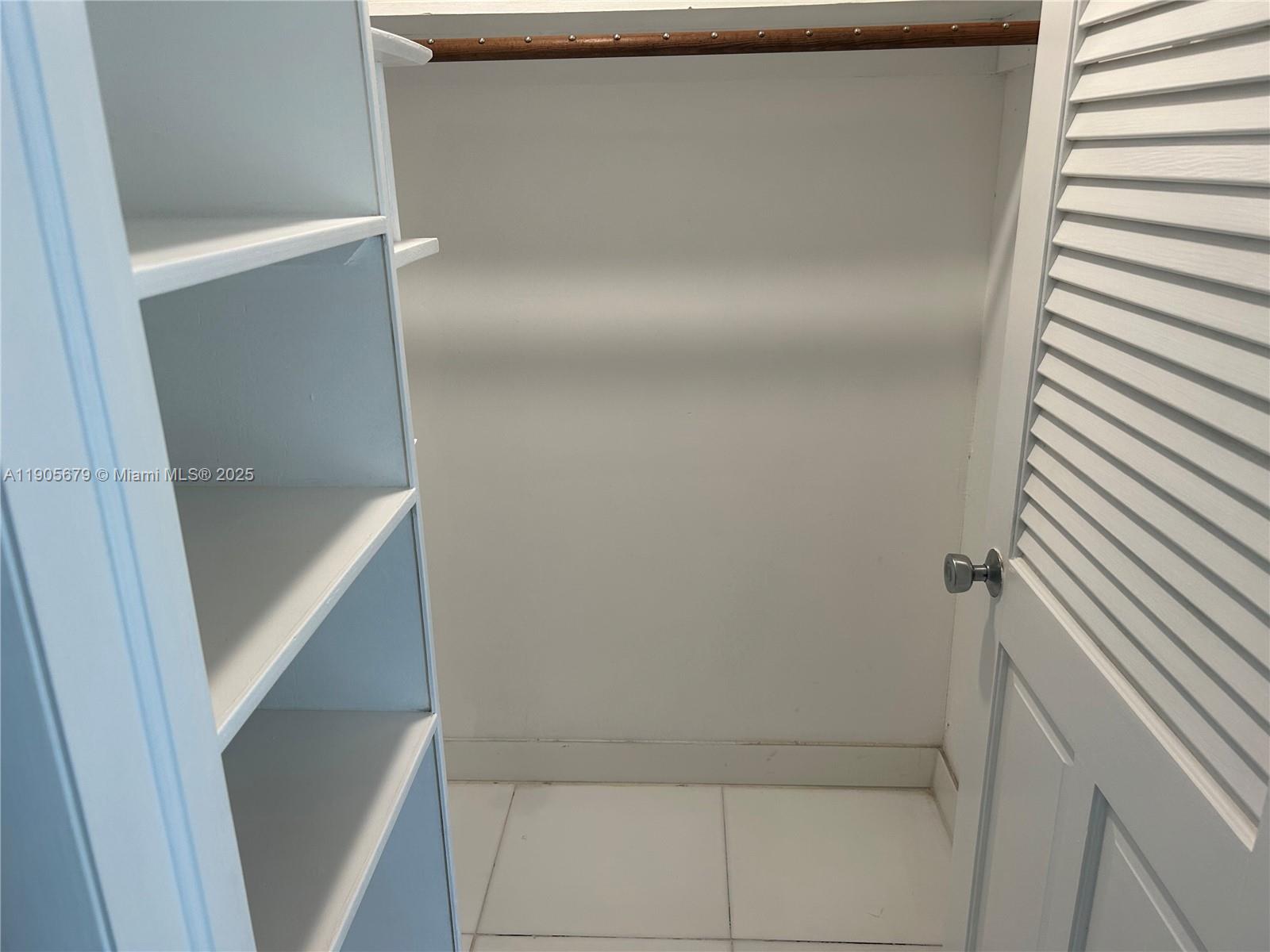 LIDO BAY LODGE CONDOMINIU - Residential Lease