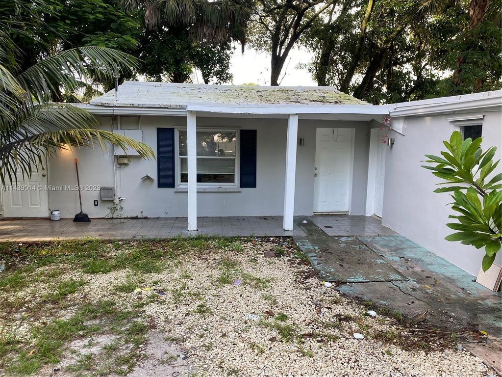 Photo of 1904 SW 10th Ct, Fort Lauderdale, FL 33312 (MLS # A11439014)