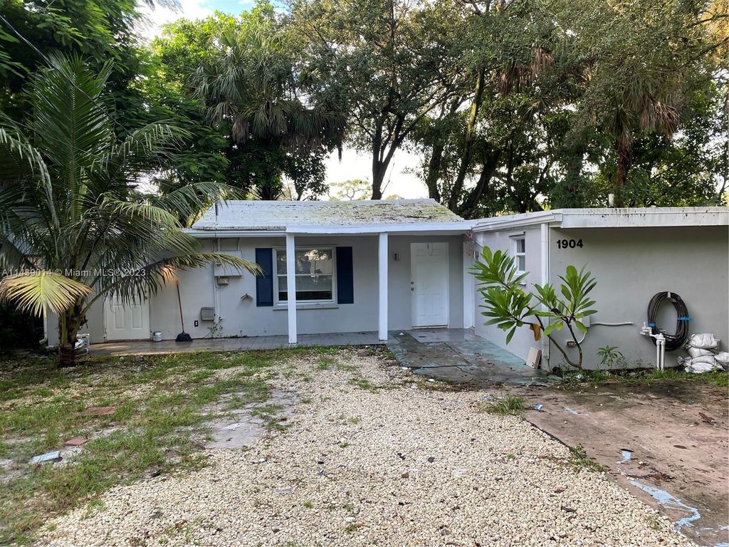 Photo of 1904 SW 10th Ct, Fort Lauderdale, FL 33312 (MLS # A11439014)