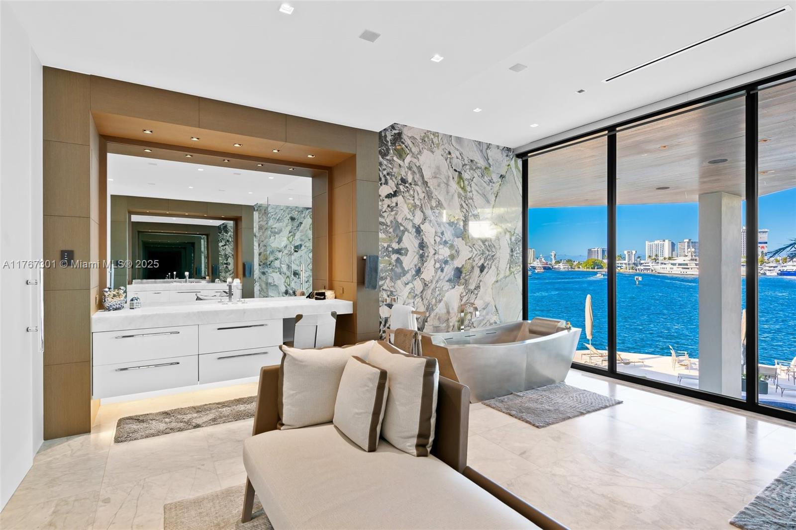ISLA BAHIA - Residential