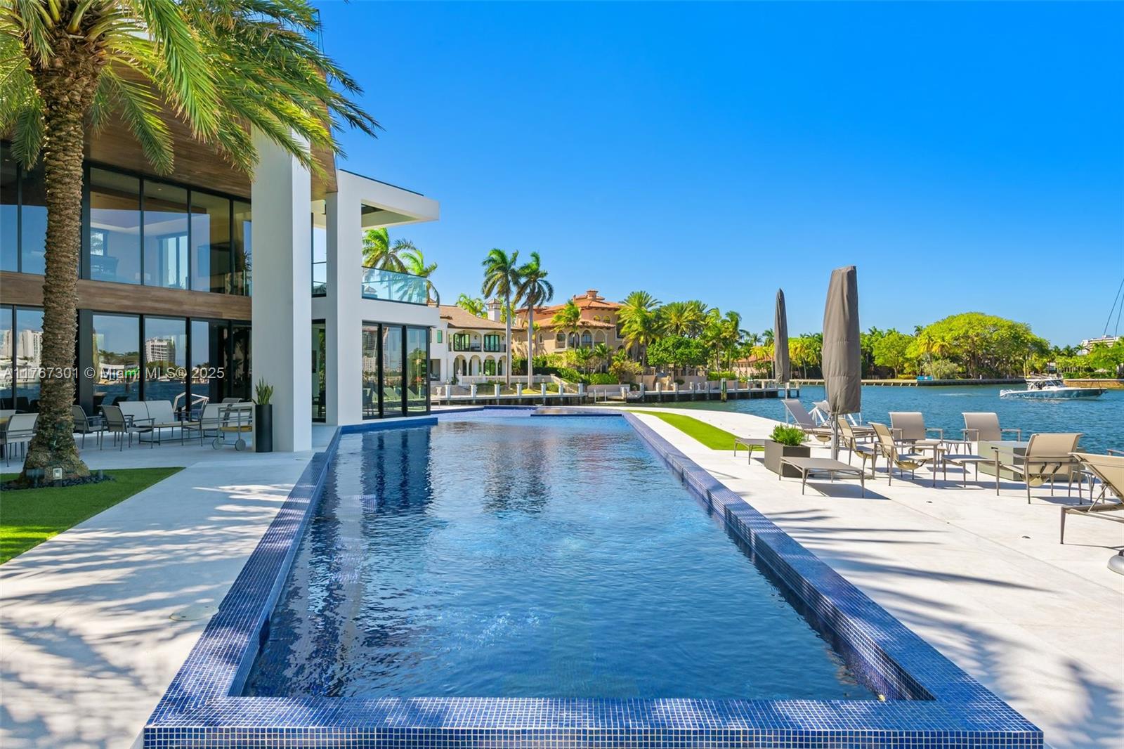 ISLA BAHIA - Residential