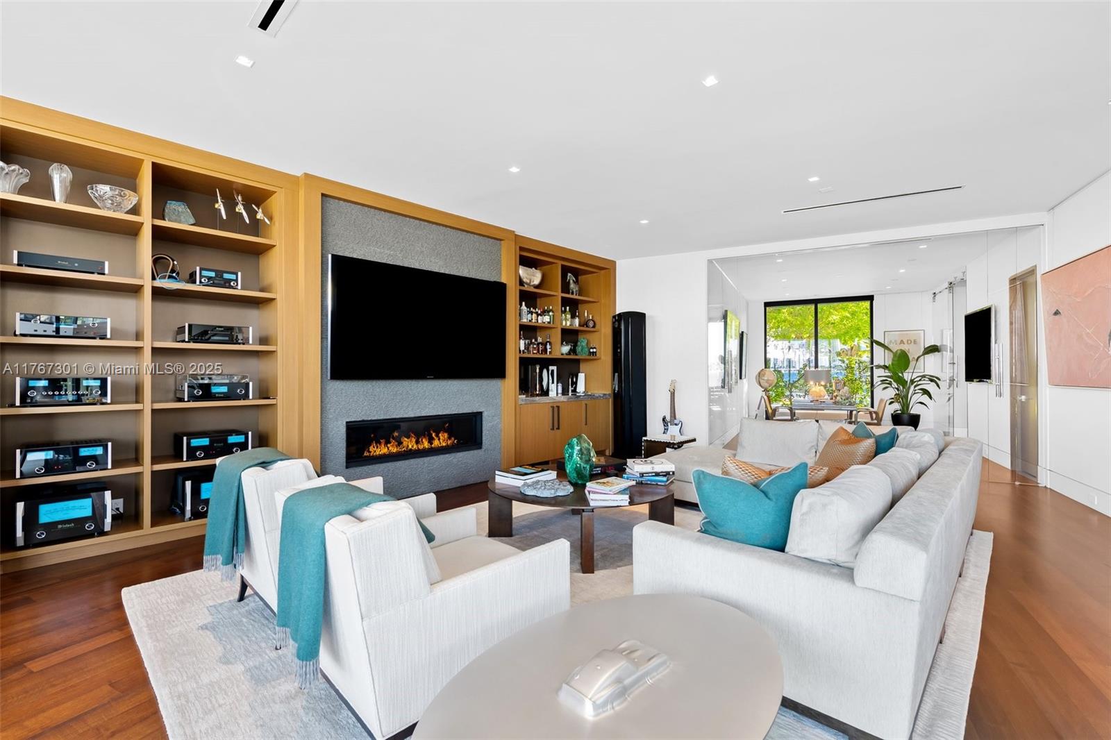 ISLA BAHIA - Residential