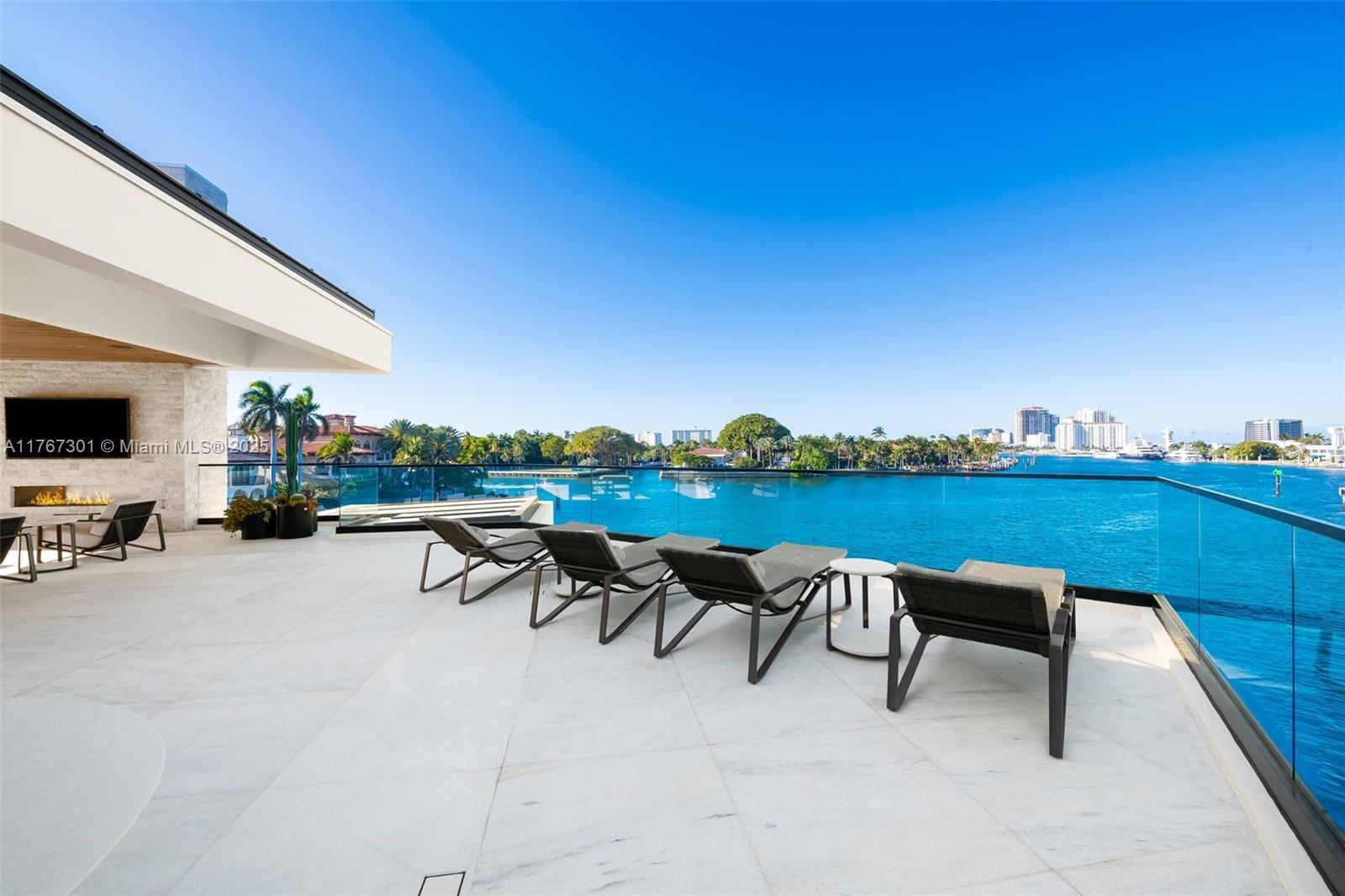 ISLA BAHIA - Residential