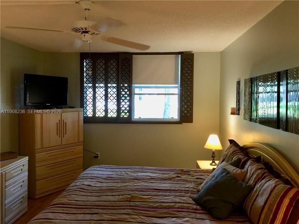 LIME BAY CONDOMINIUM 3 - Residential