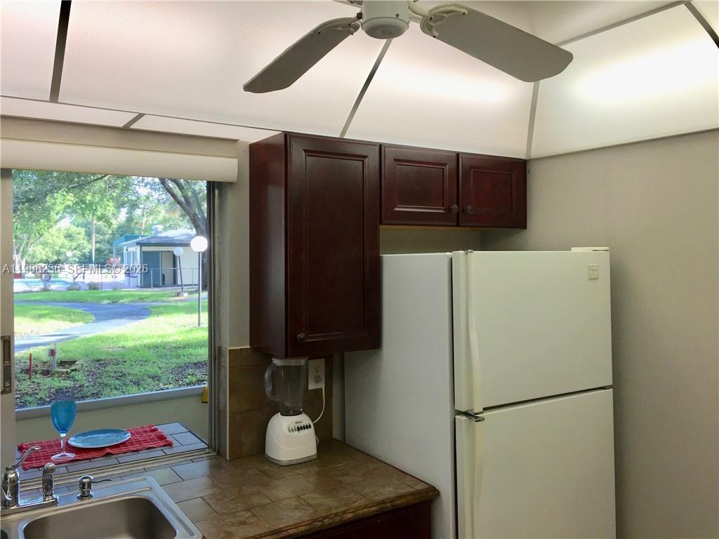 LIME BAY CONDOMINIUM 3 - Residential