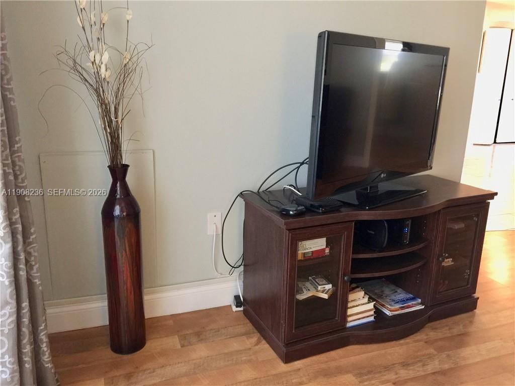 LIME BAY CONDOMINIUM 3 - Residential