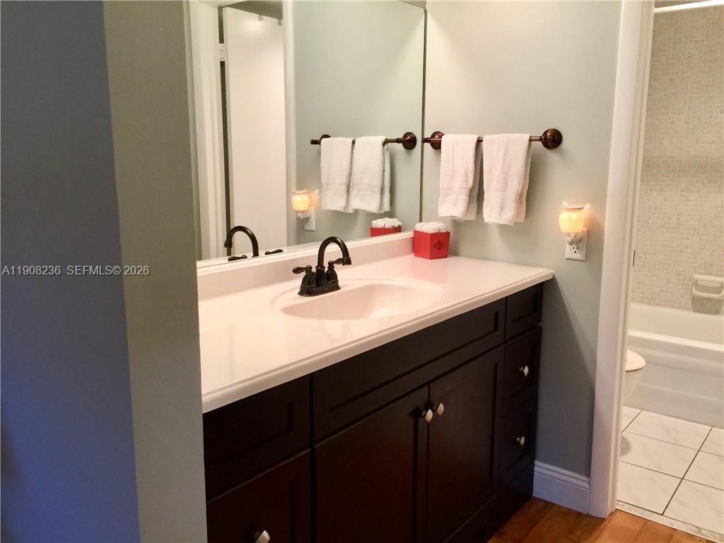 LIME BAY CONDOMINIUM 3 - Residential