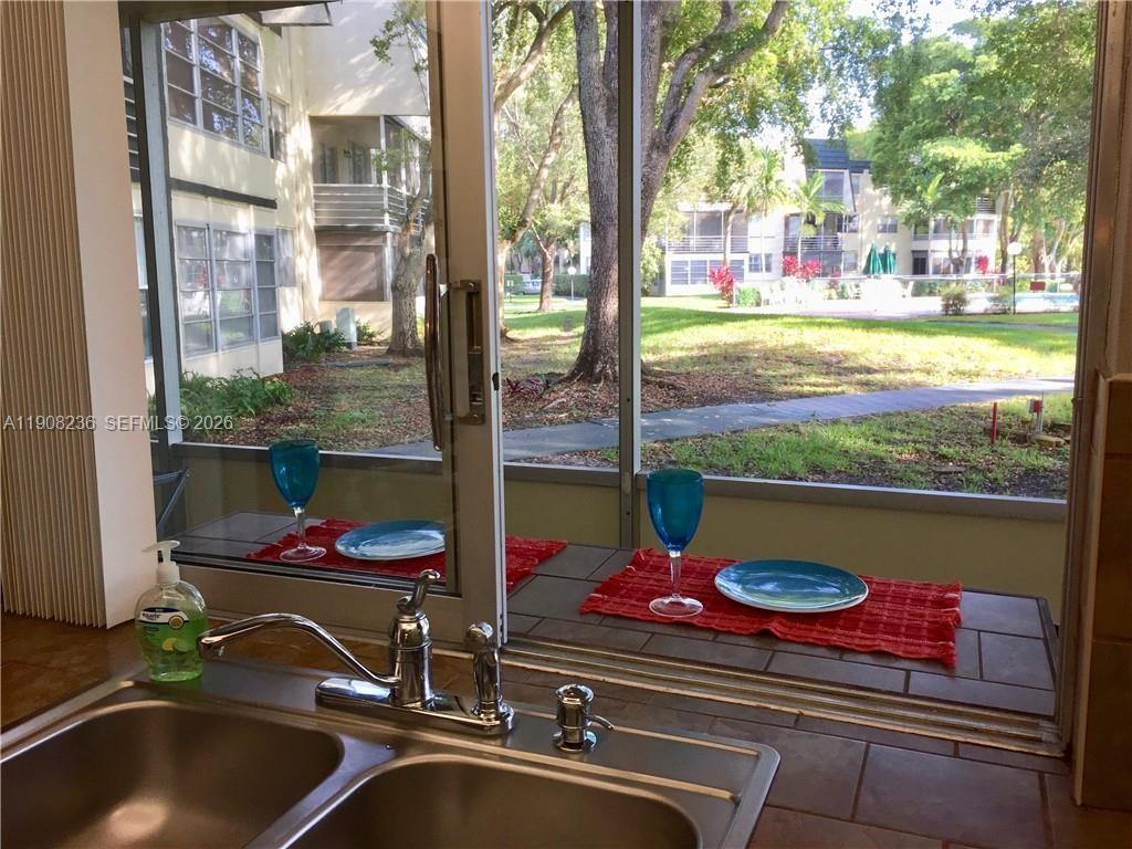 LIME BAY CONDOMINIUM 3 - Residential