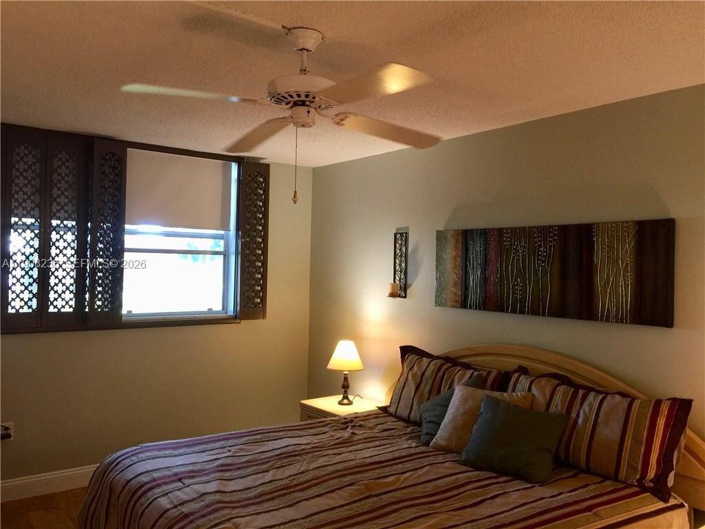 LIME BAY CONDOMINIUM 3 - Residential