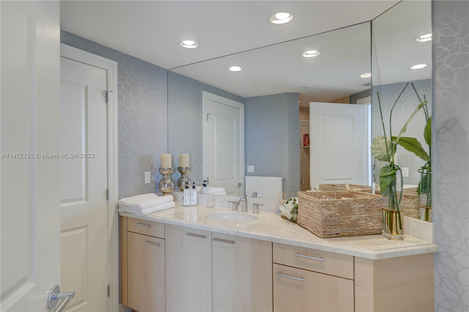 PLAZA AT OCEANSIDE (THE) - Residential