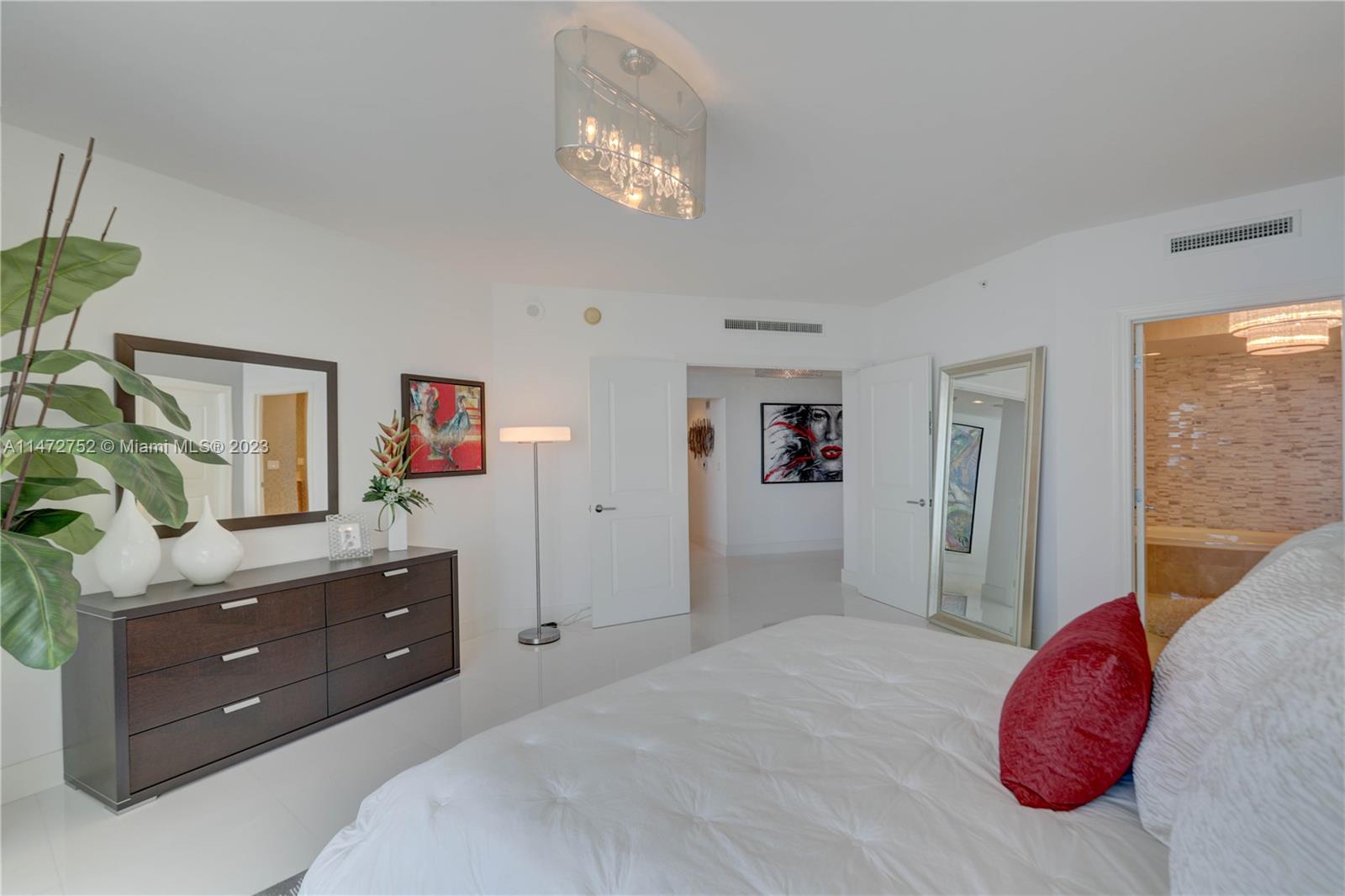 PLAZA AT OCEANSIDE (THE) - Residential