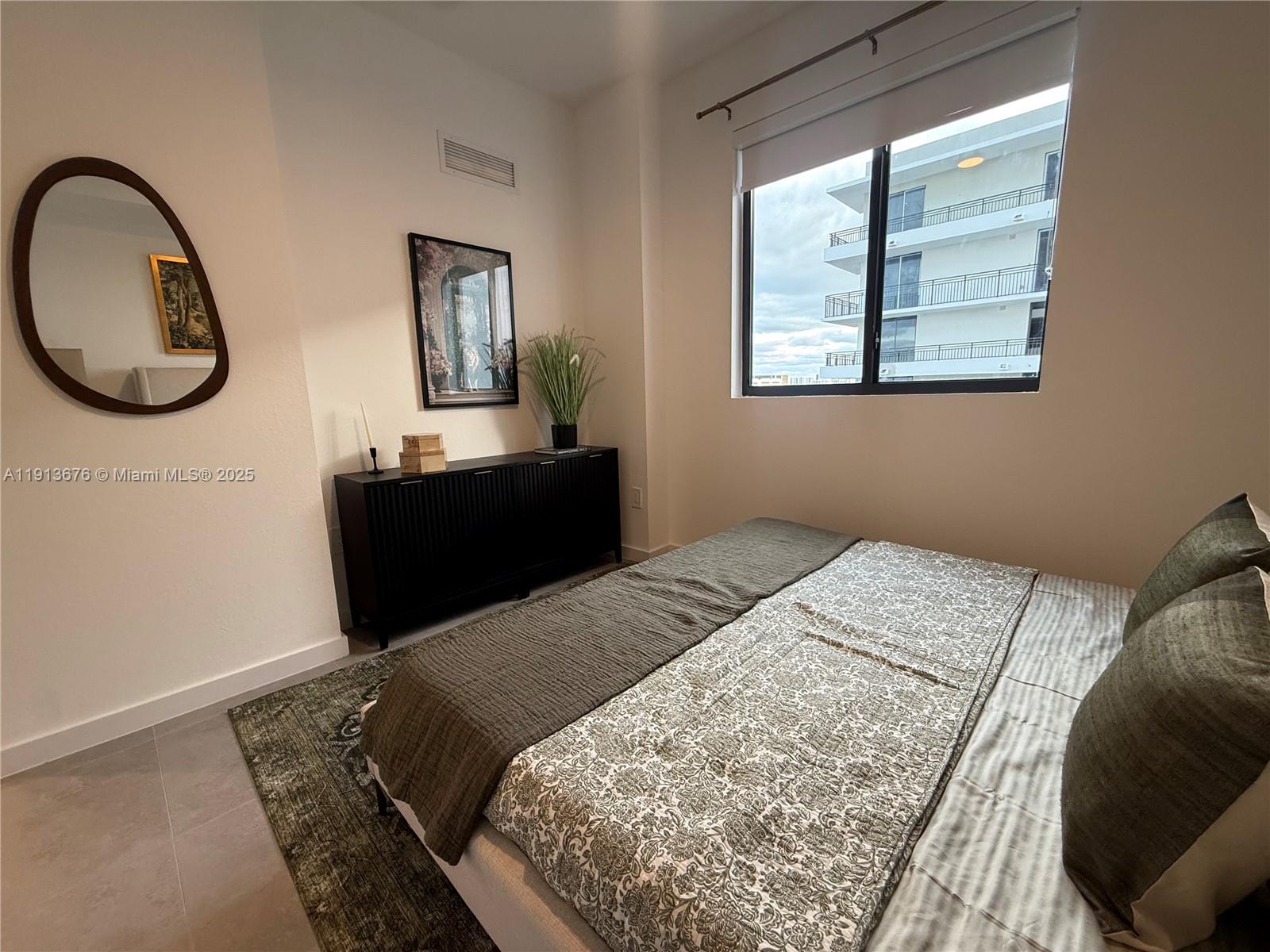 HOLLYWOOD - Residential Lease