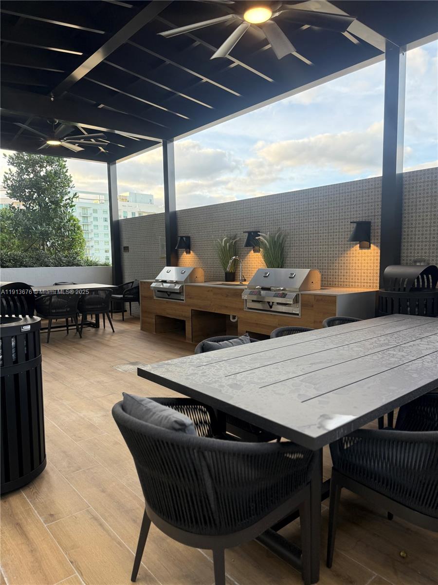 HOLLYWOOD - Residential Lease