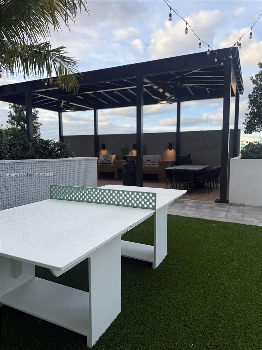 HOLLYWOOD - Residential Lease