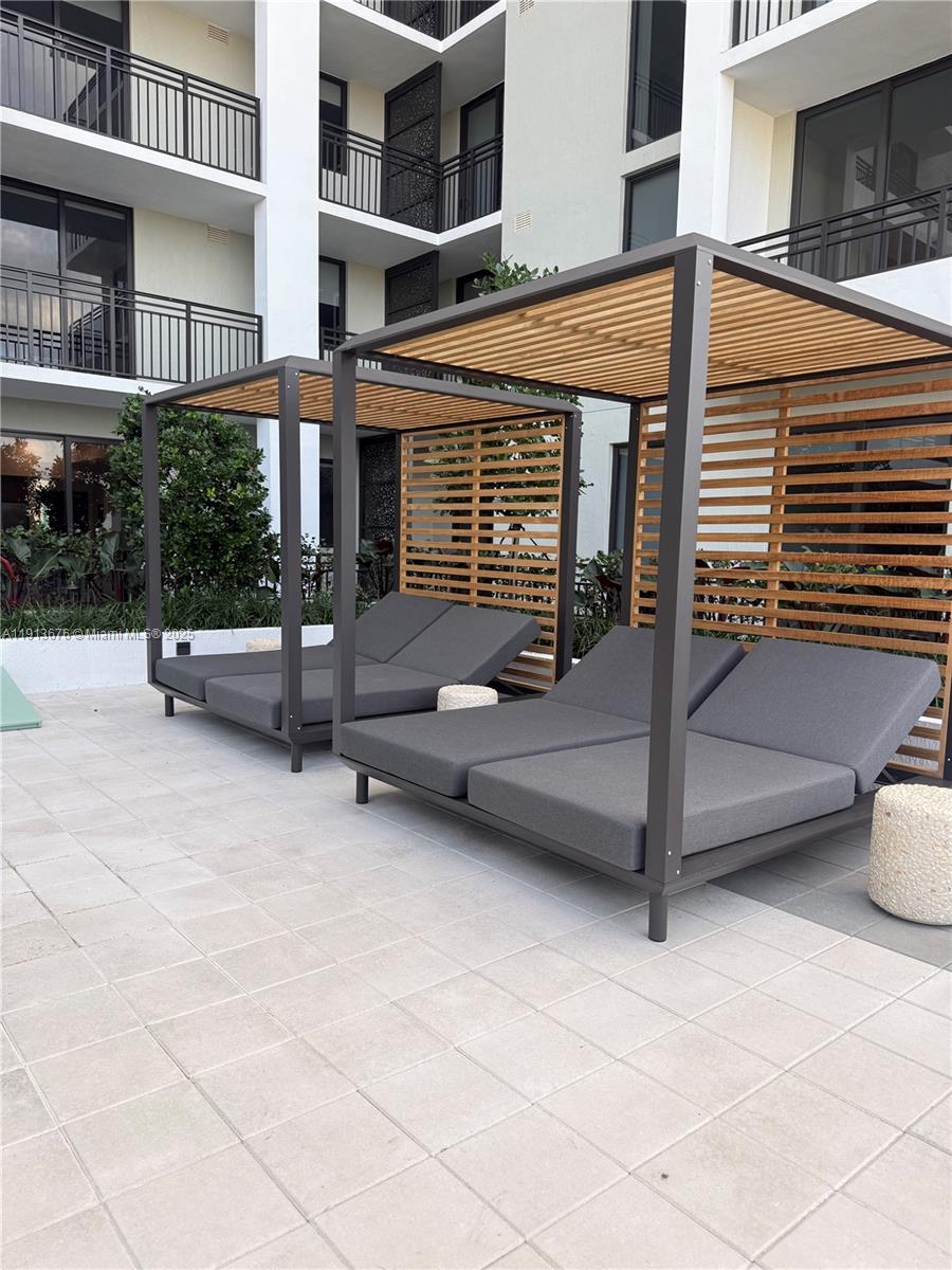 HOLLYWOOD - Residential Lease