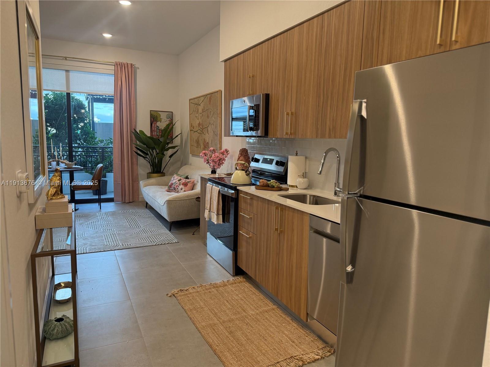 HOLLYWOOD - Residential Lease