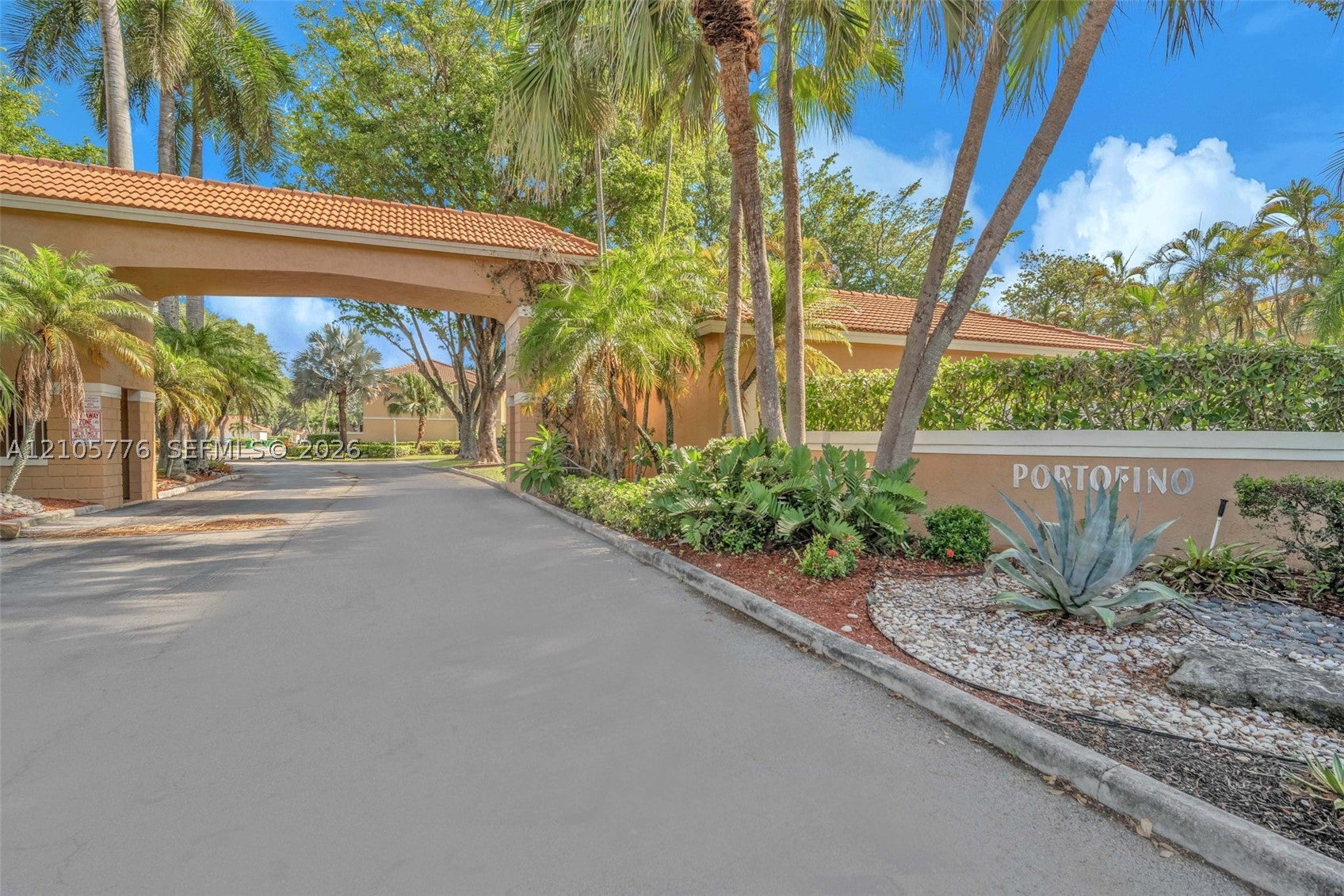 11211 Lakeview Dr