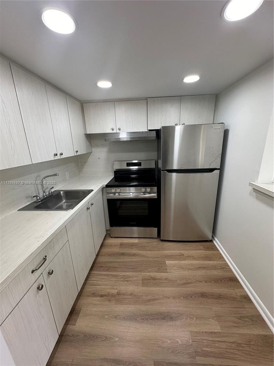 Lovely 1 Bedroom/1.5 Bathroom condo in the desirable Brighton Subcommunity of Century Village. Close to the Century Village entrance. Appliances are only 1 year old! Trim lighting in Kitchen. Garden View. BASIC CABLE AND INTERNET INCLUDED!   Amenities include Clubhouse Pool, Fitness Center, activities, shows, theatre, Bus service, etc.... A vibrant community in Boca Raton.