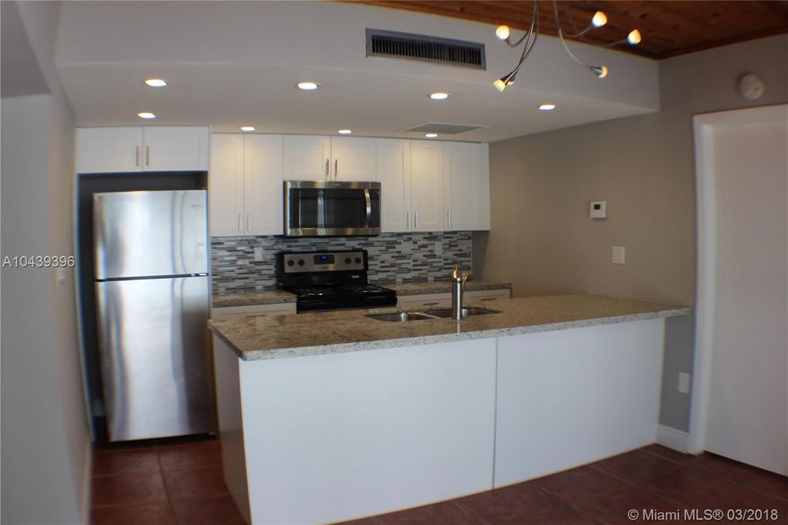 Nicely appointed one bedroom townhouse with two full bathrooms and lots of natural light throughout. Newly updated kitchen with granite counter tops and stainless steel appliances. Located on a corner lot adjacent to the park, enjoy quiet sunsets from your lake view, a private courtyard entrance, and parking for three cars. Low HOA. 24 hours patrolled security. Within walking distance to Main Street ,shopping ,restaurants , and entertainment.