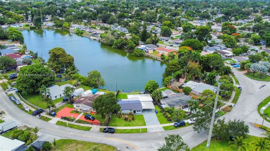 Photo of 5936 N Farragut Dr, Hollywood, FL 33021 (MLS # A11869787)