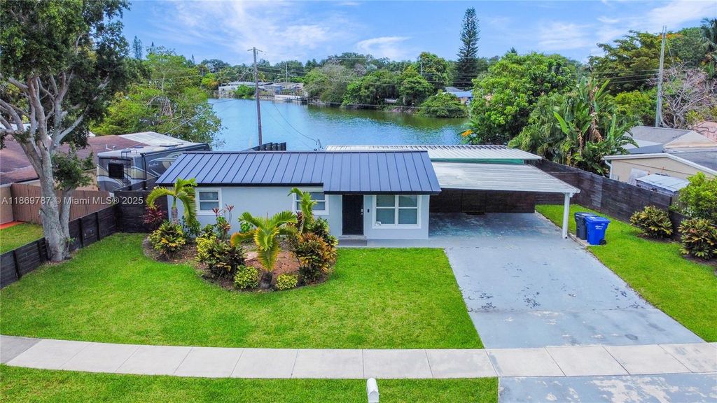 Photo of 5936 N Farragut Dr, Hollywood, FL 33021 (MLS # A11869787)