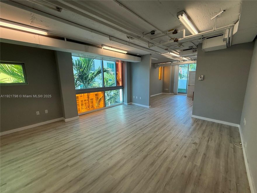 Modern open-space office in the heart of Edgewater with a rare private terrace and assigned parking space. Located on the ground floor of Gallery Art Condominium, this bright unit features large floor-to-ceiling windows with tinted glass, high ceilings with exposed industrial finishes, and brand-new flooring.
Flexible layout ideal for creative agencies, designers, architects, wellness, tech start-ups, or professional services. The space offers multiple electric/data outlets, fresh paint, great natural light, and direct access to the lobby.
Gallery Art provides a professional entrance, stylish common areas, and 24/7 security. Unbeatable location just steps from Biscayne Blvd, Publix, cafés, restaurants, Midtown, Wynwood, and Downtown Miami.
A unique office opportunity with indoor/outdoor usability in one of Miami’s fastest-growing neighborhoods.
