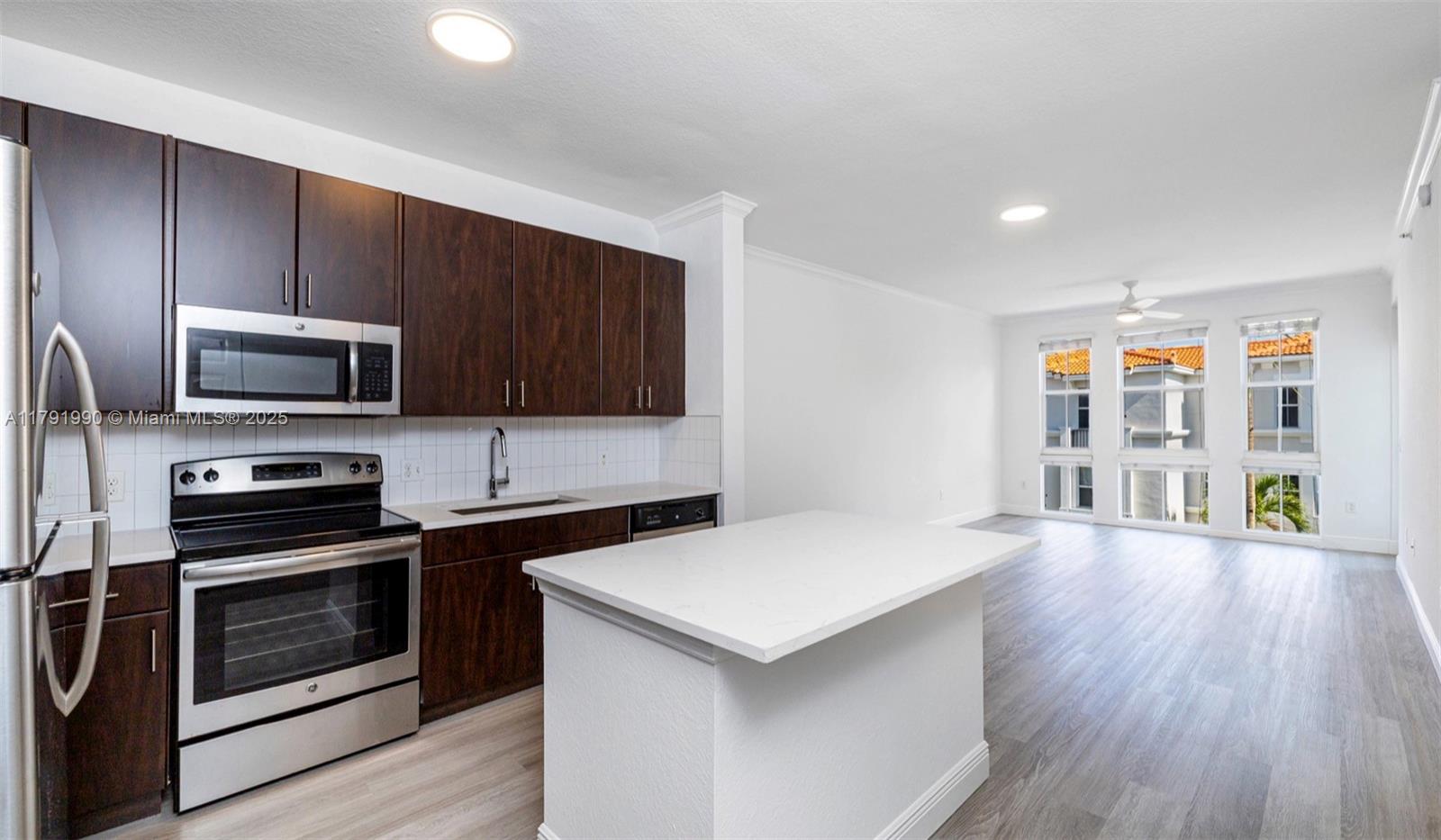 10170 SW 7th St 25-102